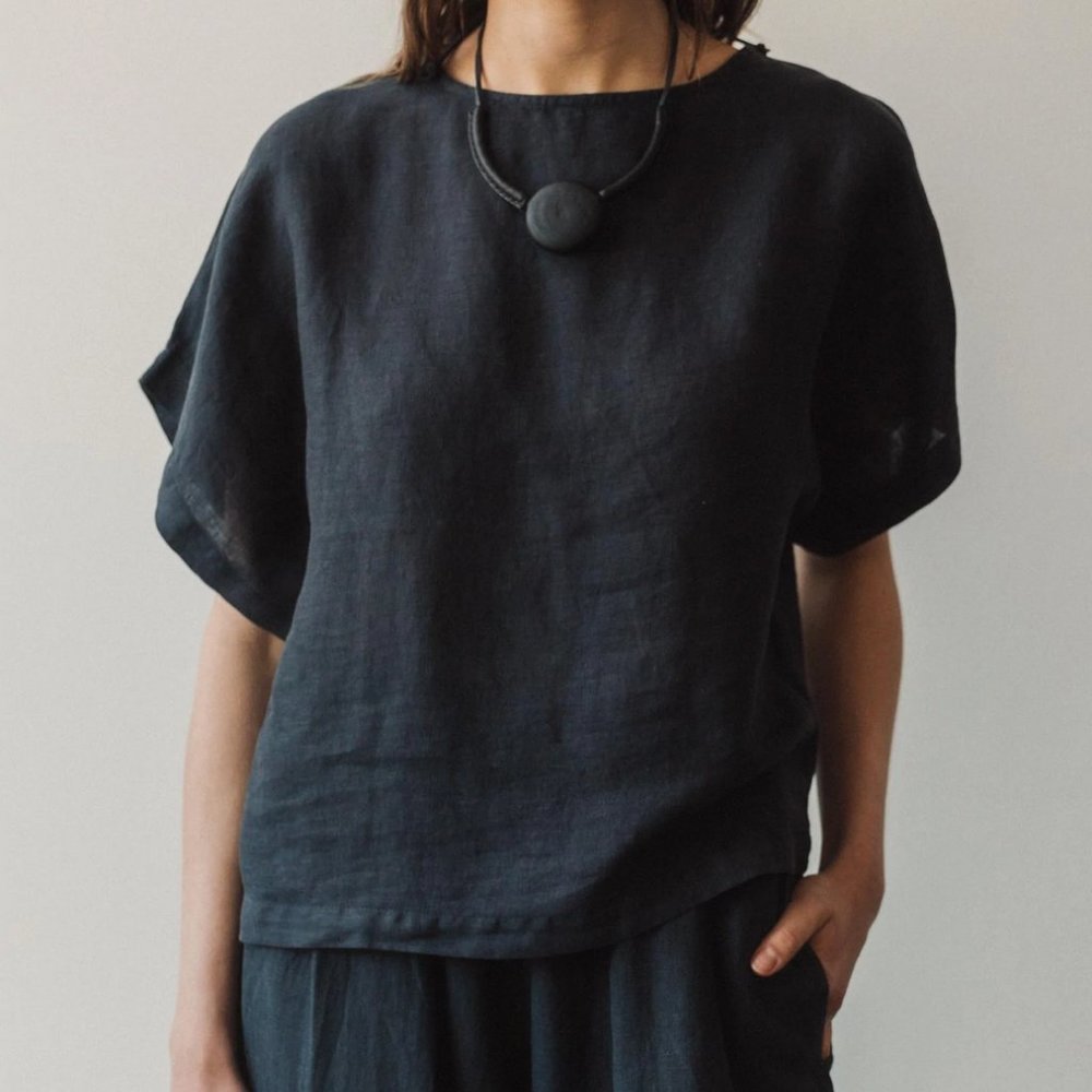 BLACK CRANE Cropped Linen Square Top in Black Made in U.S.A. Size Small